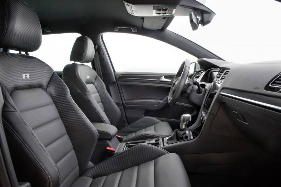 Интерьер Volkswagen Golf R 5-Door (Typ 5G) 2017 года  (NA) (фото 7 из 19)